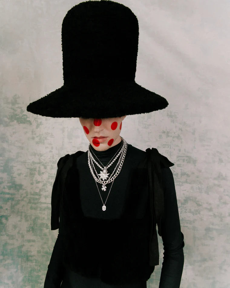 LA FEMME UNCHAINED