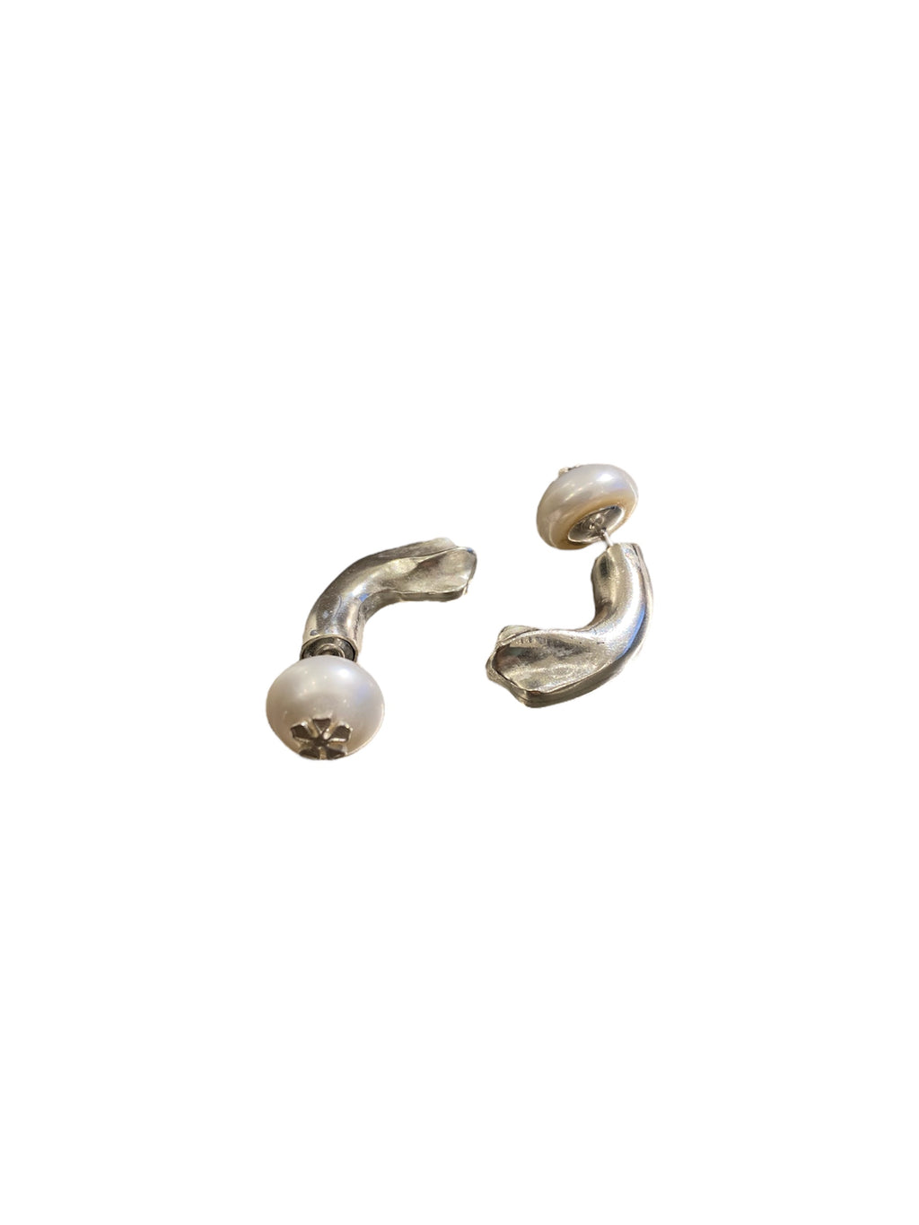 ARETES PERLA MINI PETAL CURVE