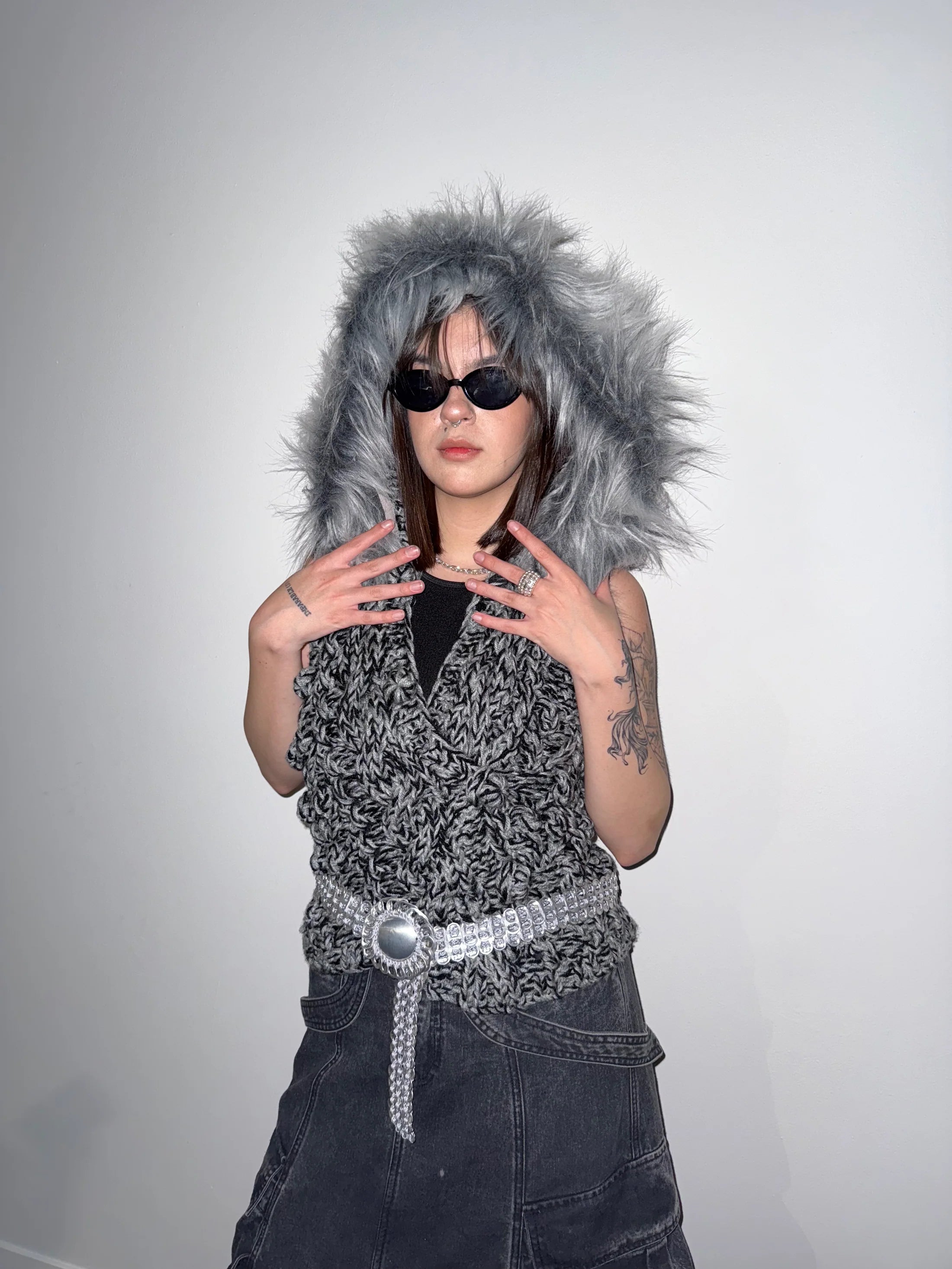 KNIT VEST