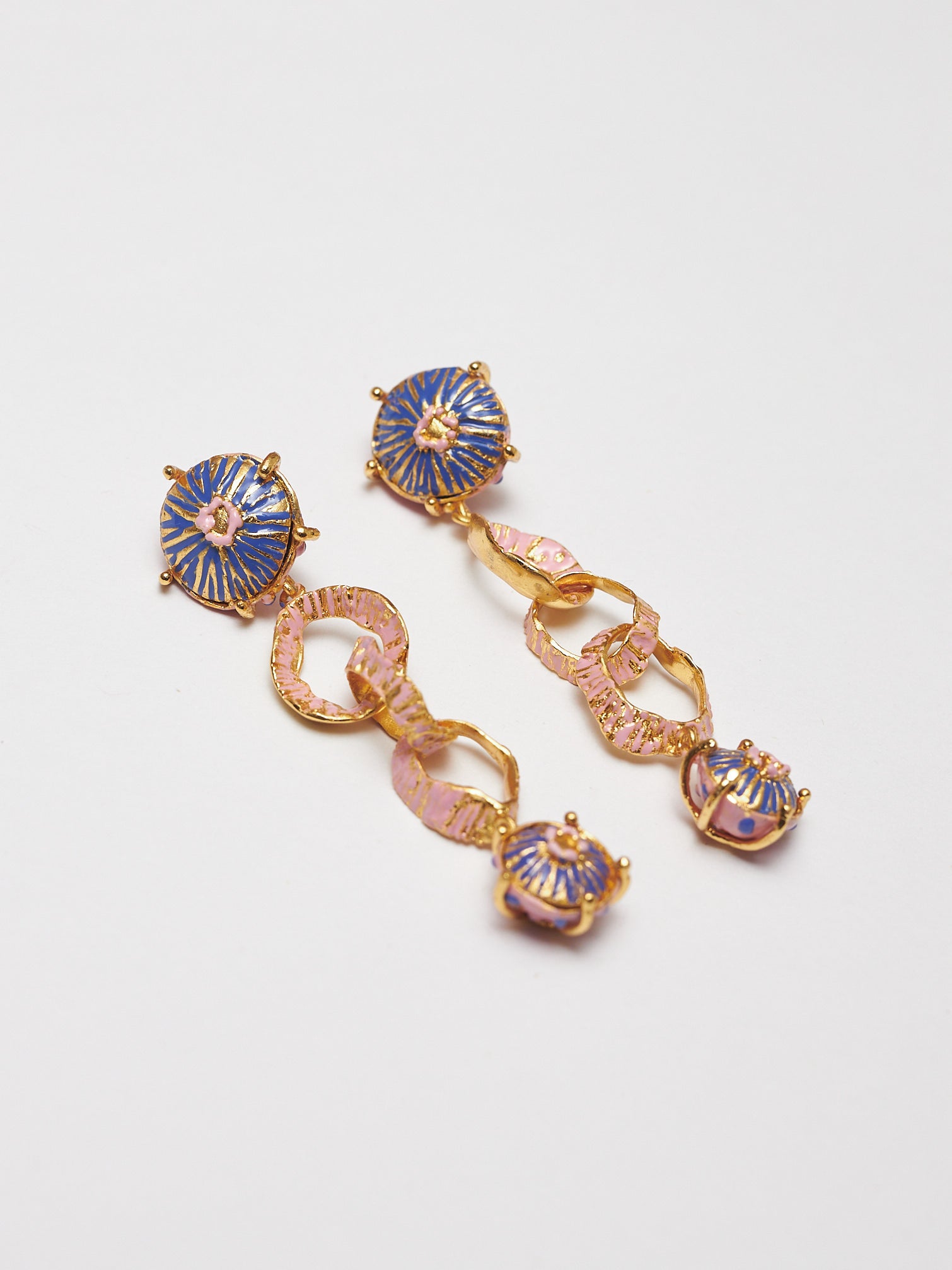 ARETES LARGOS SOMBRERITOS AZUL-ROSA