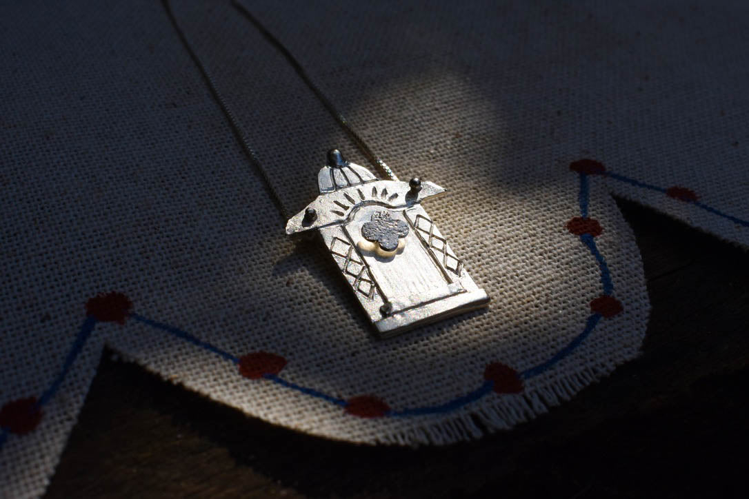 COLLAR SANTUARIO