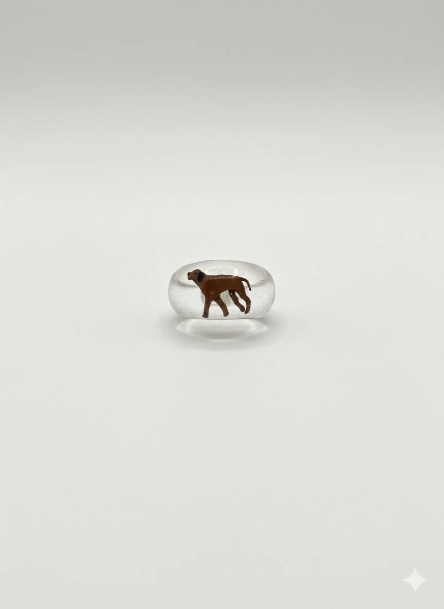 Anillo de resina hecho a mano, diseño original con miniatura de perro adentro.
PAISAJE LATINO