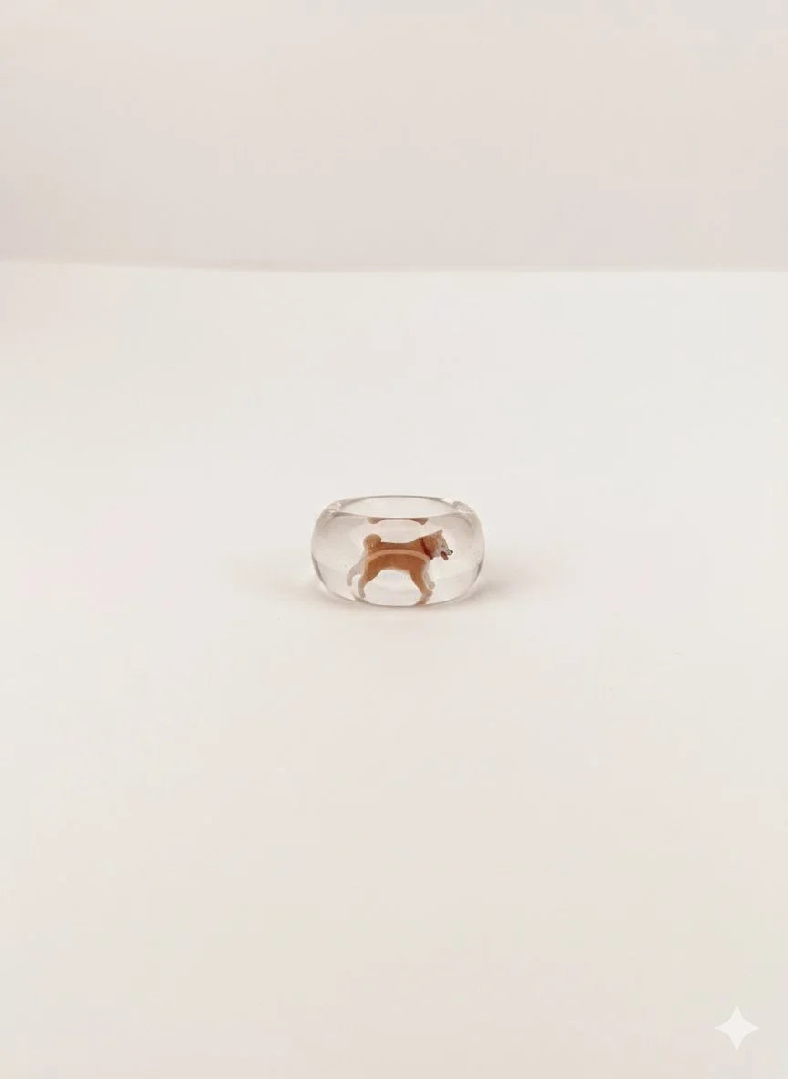 Anillo de resina hecho a mano, diseño original con miniatura de perro adentro.
PAISAJE LATINO