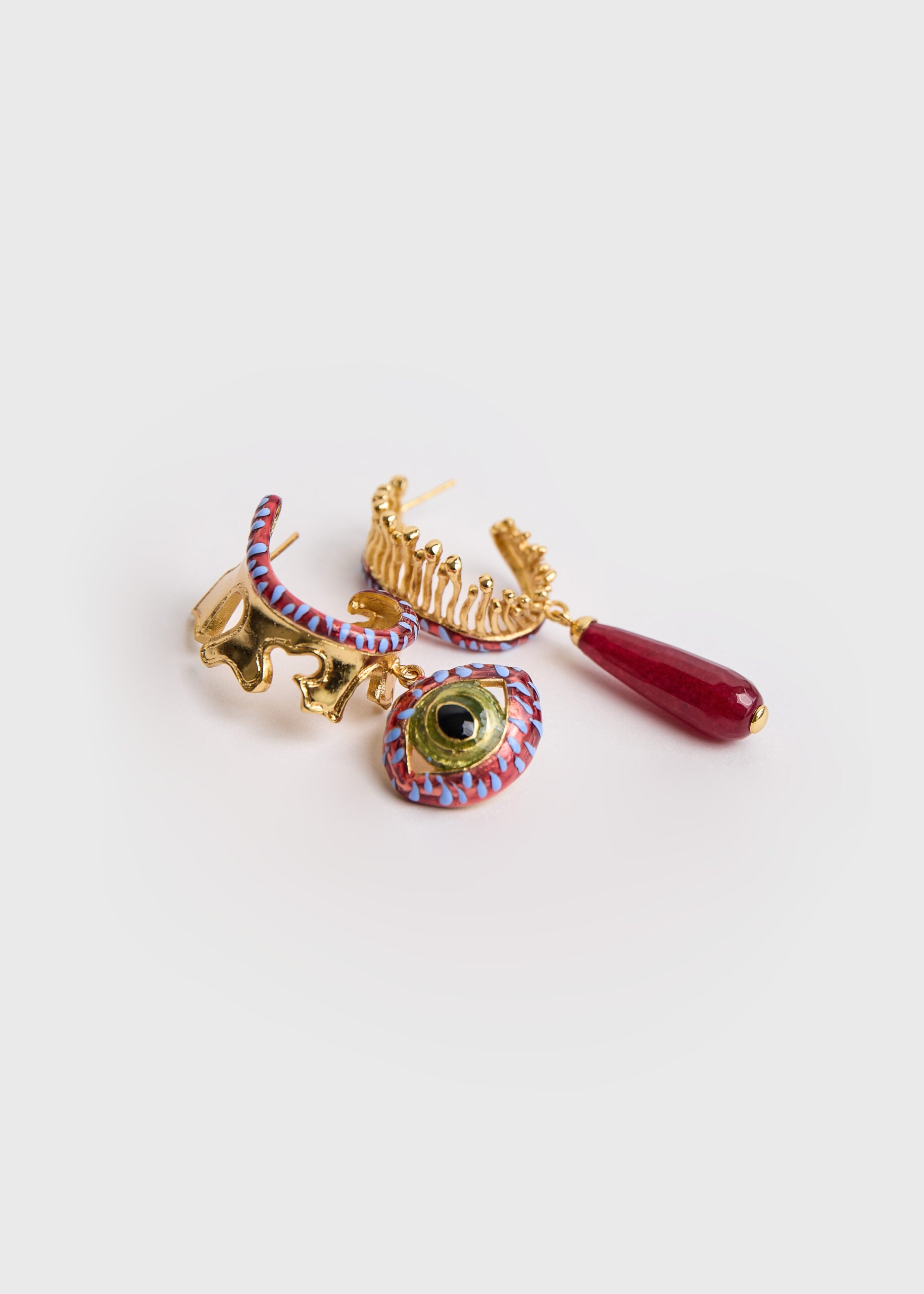 CAT DROP BURGUNDY EARRINGS