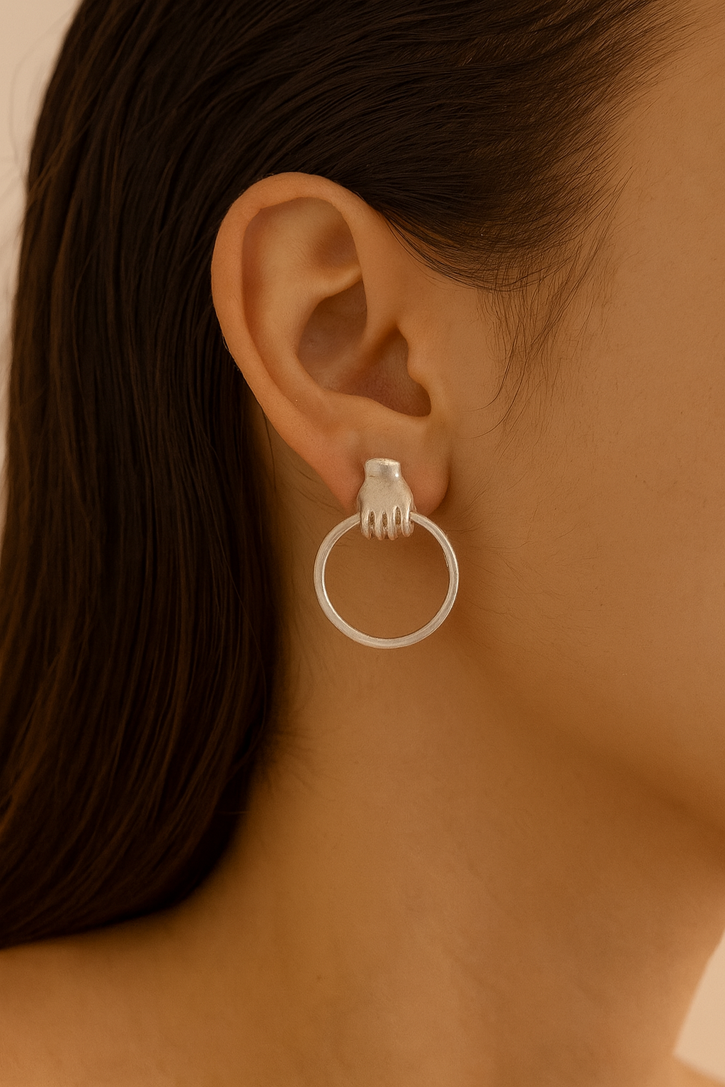 PAIR OF CIRCLE HAND EARRINGS