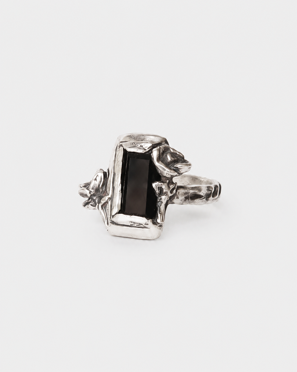 ONYX FLOWER RING