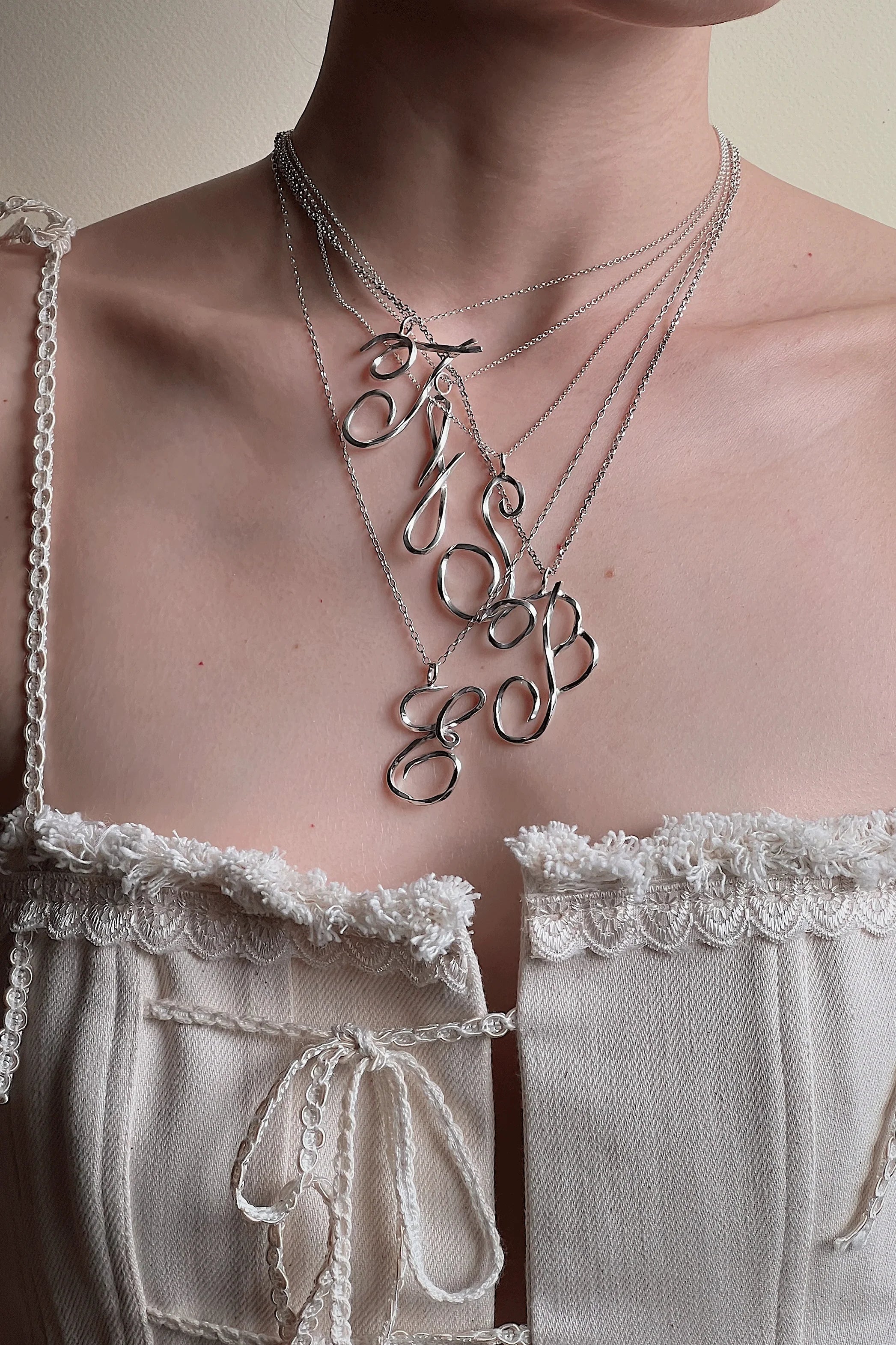 COLLAR INICIALES MERENGUE