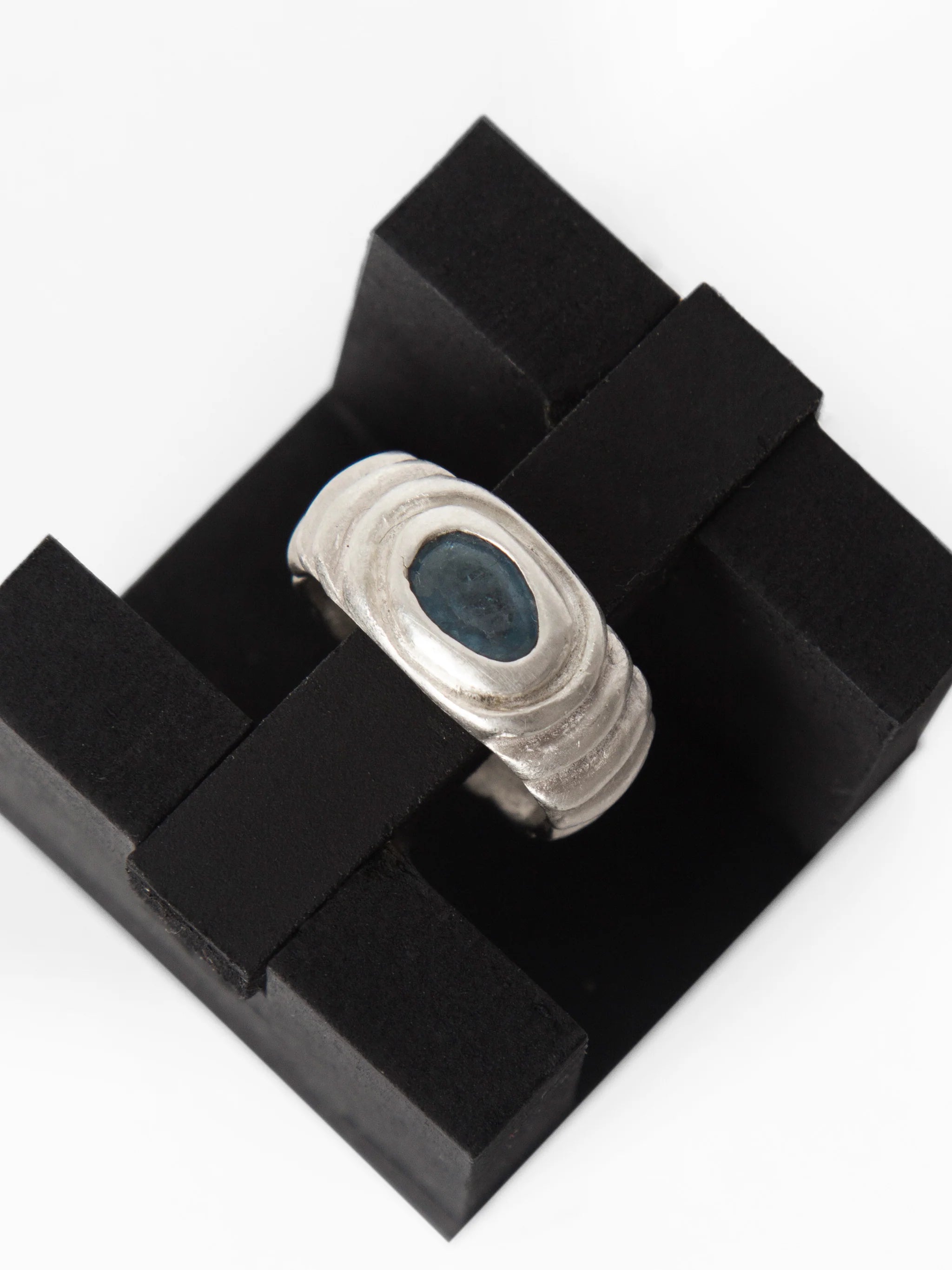 WAVES RING LONDON BLUE TOPAZ