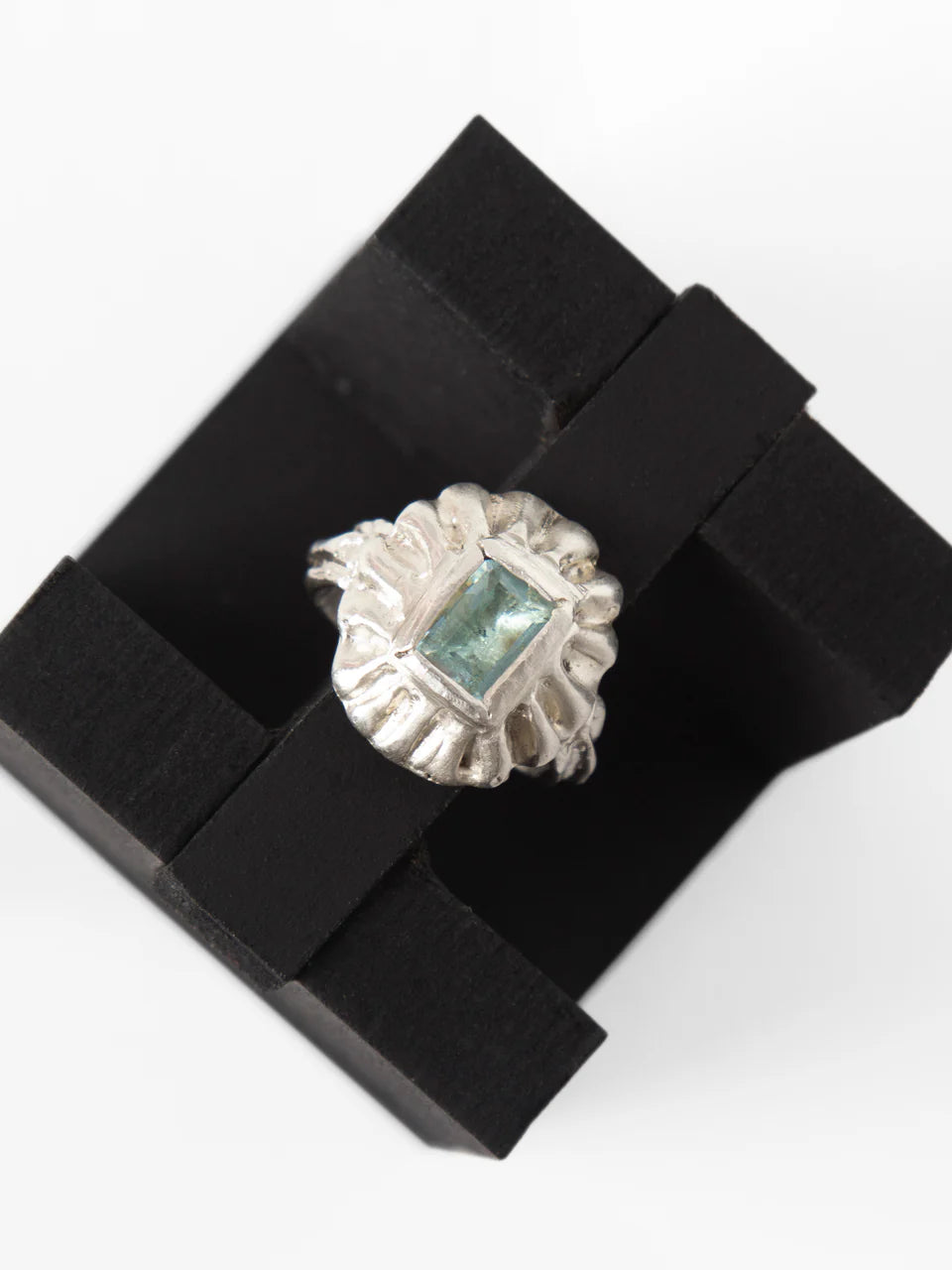 ANILLO ROCOCO: BOLITAS TURMALINA VERDE
