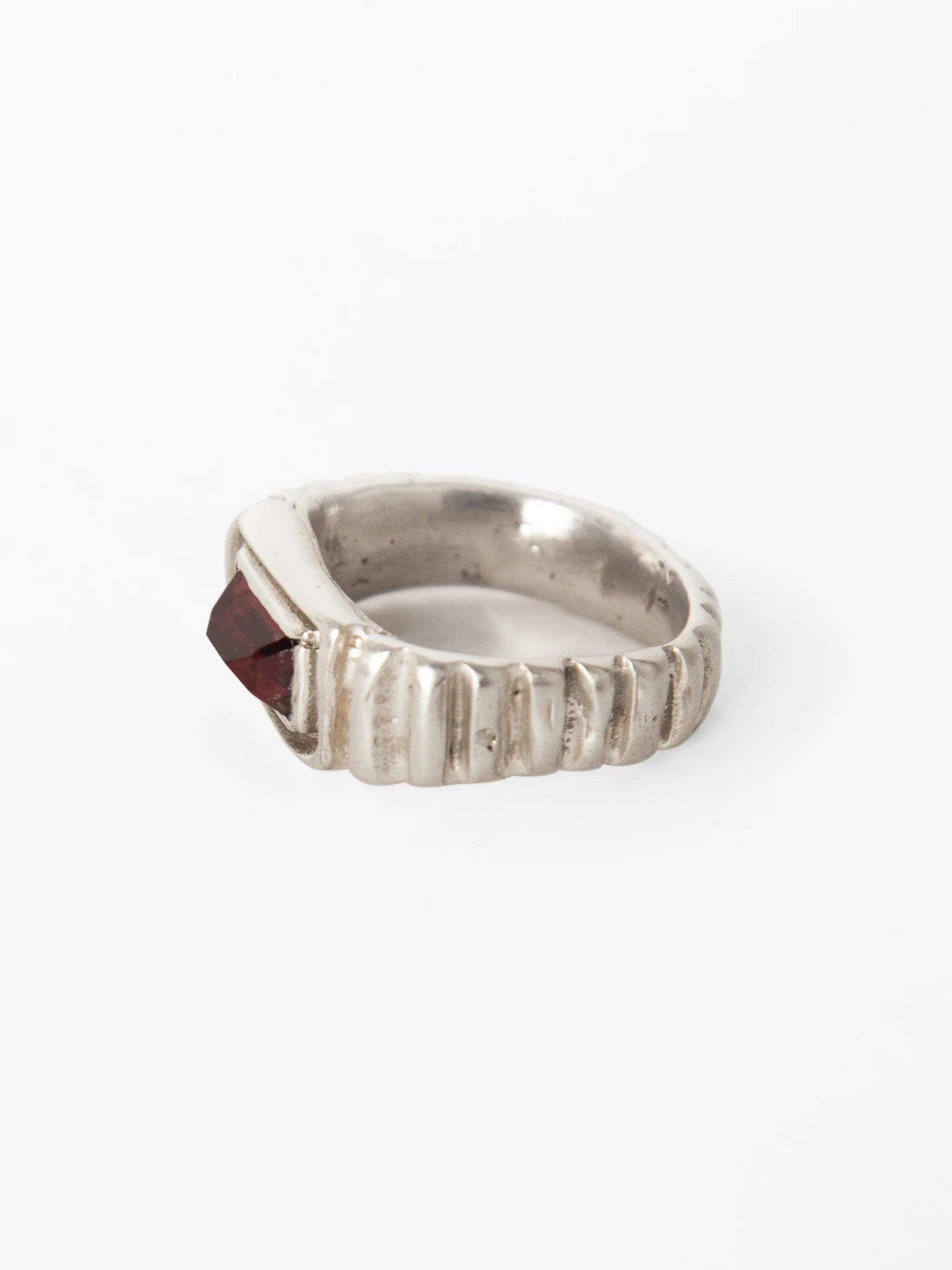 VICENTE GARNET RING