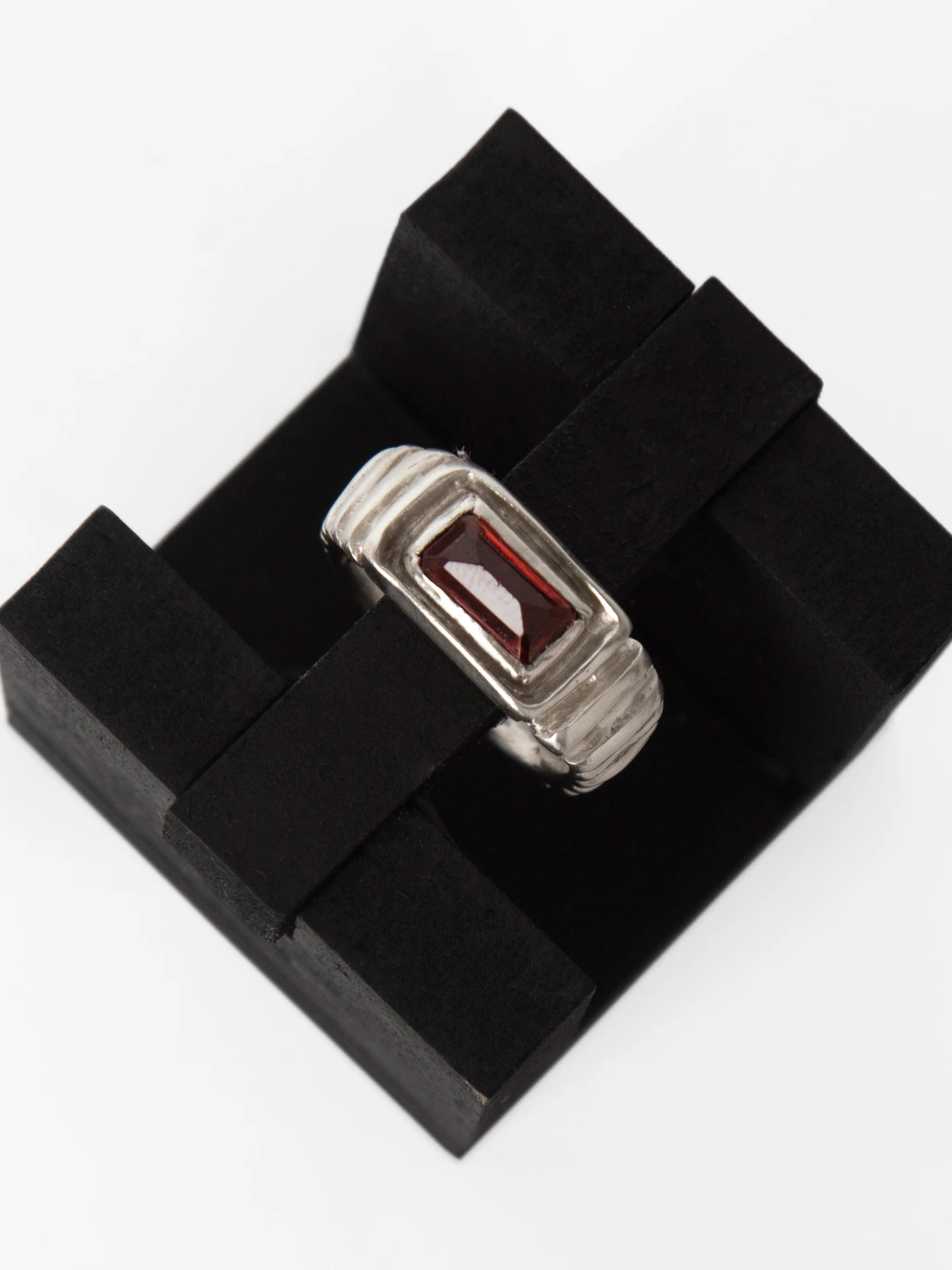 VICENTE GARNET RING