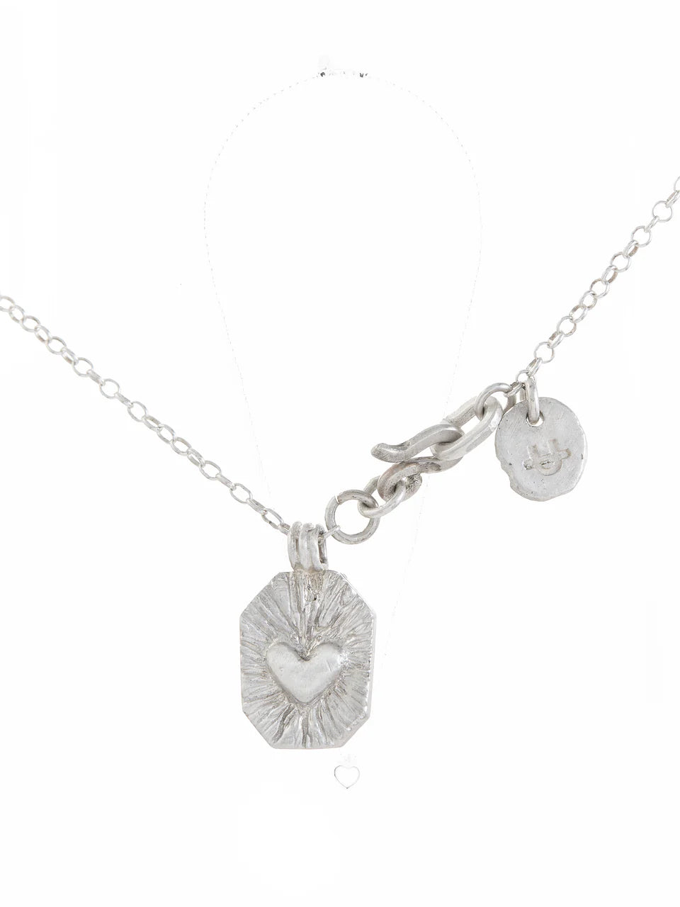 COLLAR CORAZÓN TALLADO
