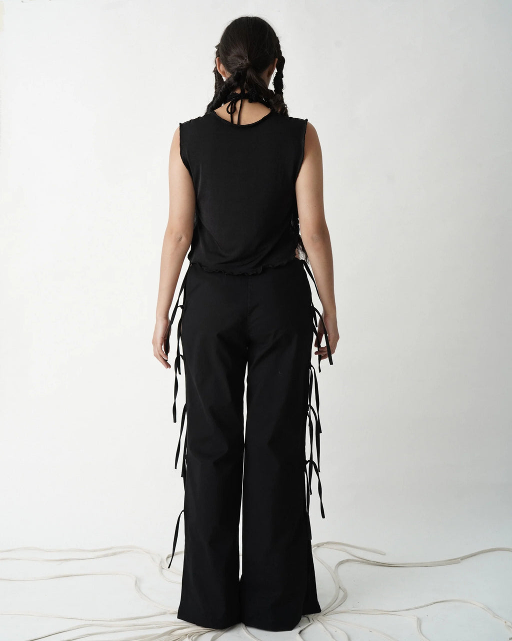 PANTALÓN TIRAS LARGAS, NUDOS Y SECRETOS