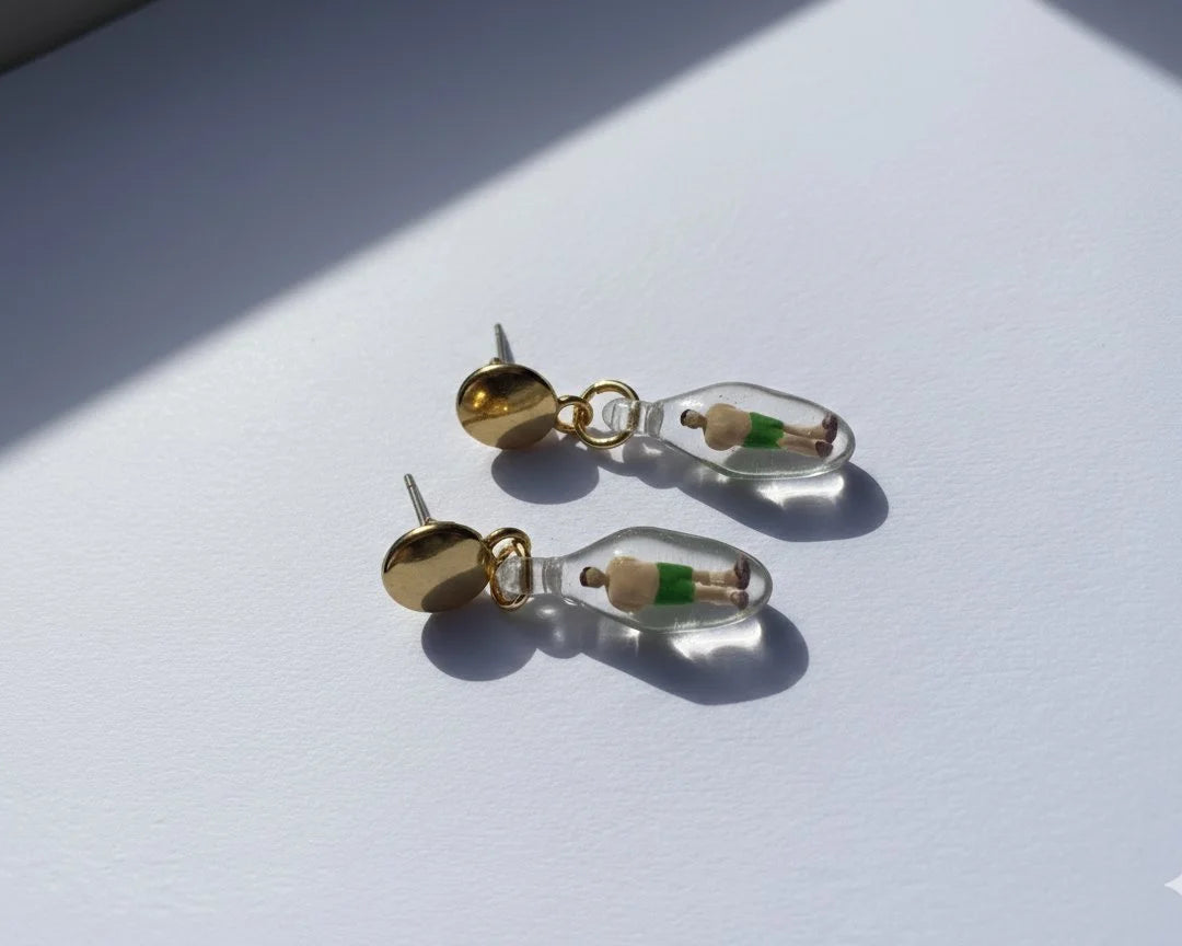 Topitos de bañistas cubiertos de resina.
PAISAJE LATINO