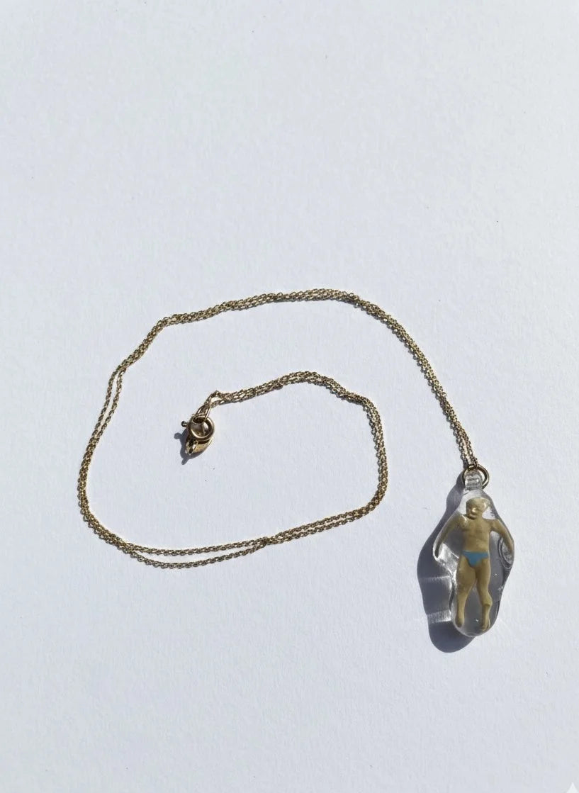 Cadena con bañista en resina.
PAISAJE LATINO