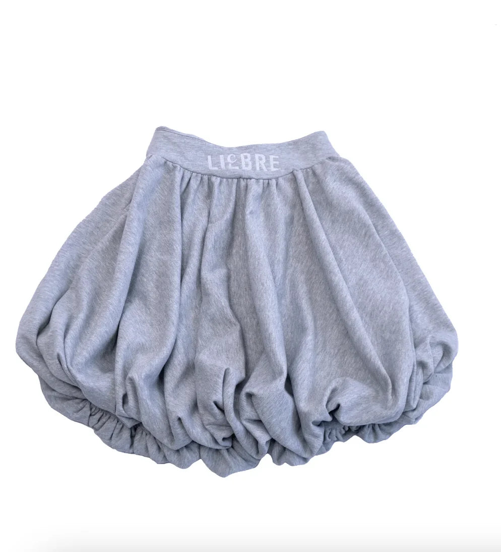 Falda globo teatral y deportiva, de algodón, con un diseño flexible que permite que se adapte la talla.
PAISAJE LATINO