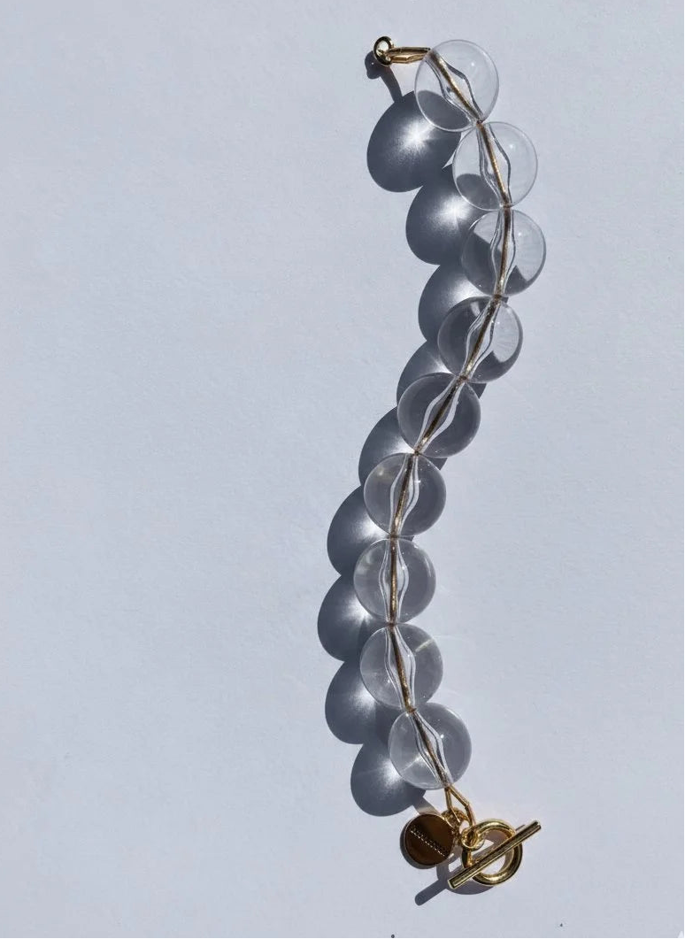 Pulsera de bolas hecho con resina e hilo de color.
PAISAJE LATINO