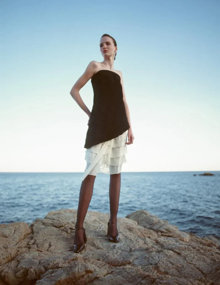 top largo asimétrico de ante, pieza de edición limitada que muestra lujo y sofisticación. 
PAISAJE LATINO